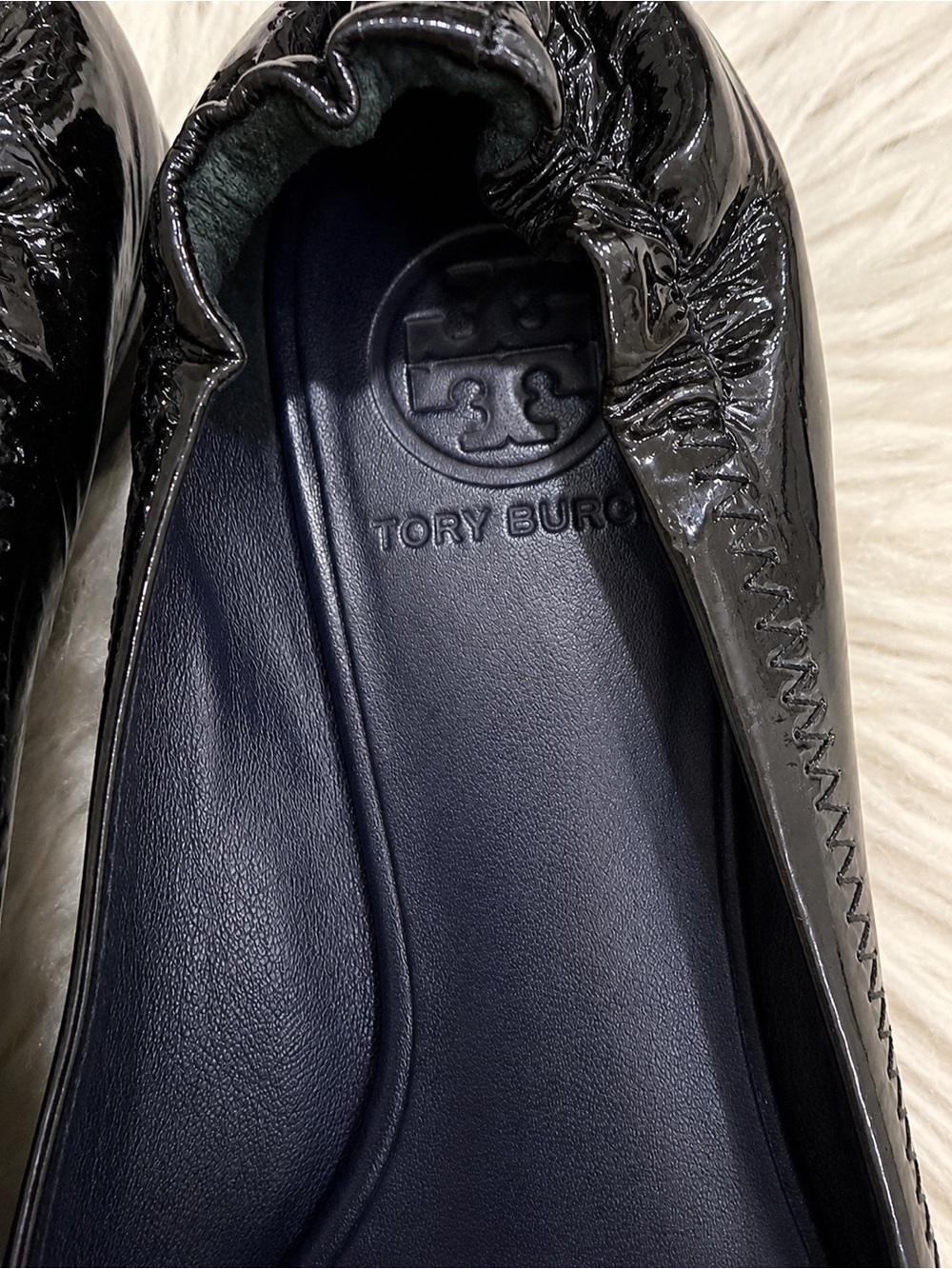 Tory Burch Black Patent Logo Round-Toe Ballet Flats - Picture 3 of 6